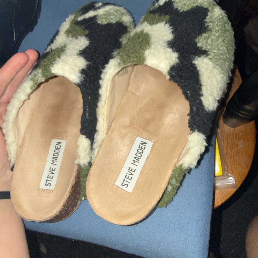 Steve Madden Green and Black Slippers